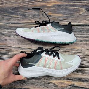 Women's 7.5 Nike Winflo shoes